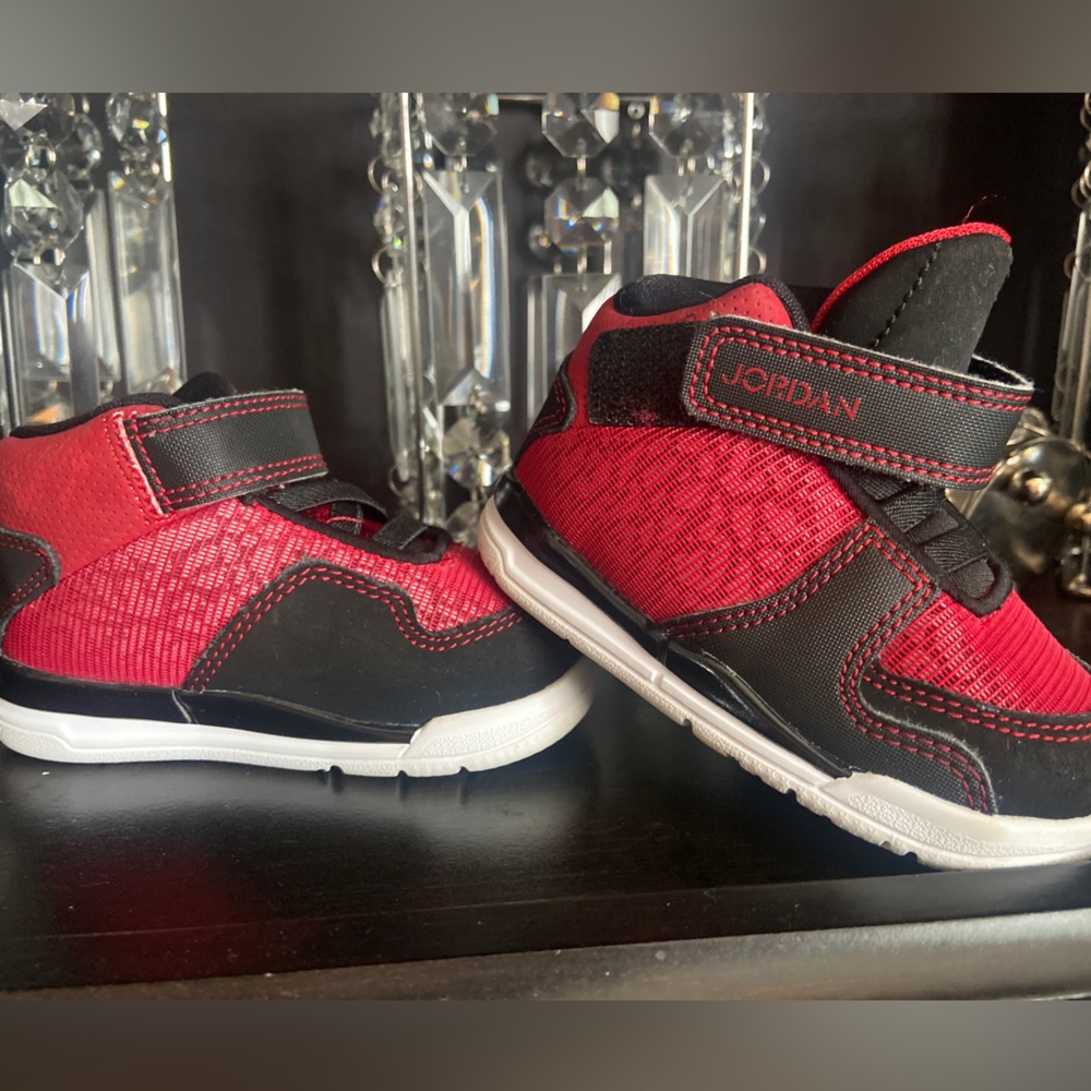 Nike Jordan Fight Club 90’s. Toddler 4c. Really good condition.